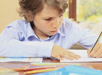 Tratar el trastorno de atención con Hiperactividad en la infancia reduce la atención en edad adulta